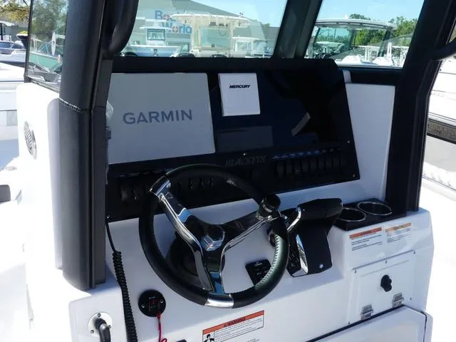 Slide: The Image of Blackfin 252 CC 2025 - 16