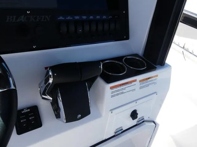 Slide: The Image of Blackfin 252 CC 2025 - 20