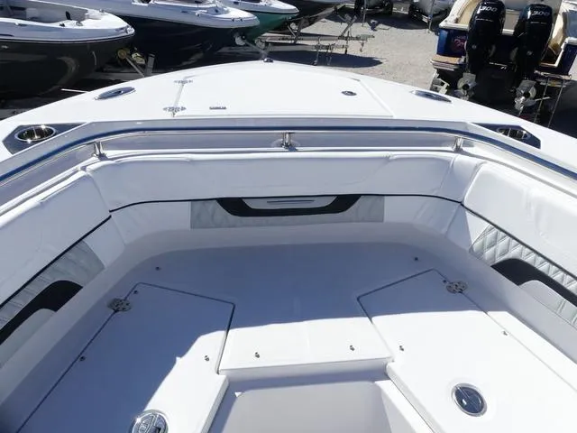 Slide: The Image of Blackfin 252 CC 2025 - 22