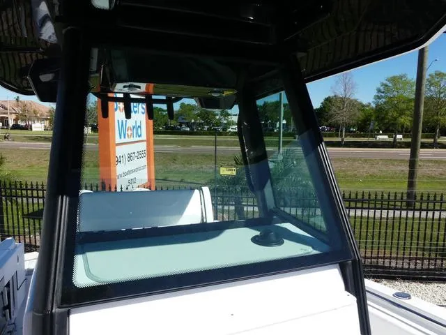 Slide: The Image of Blackfin 252 CC 2025 - 26