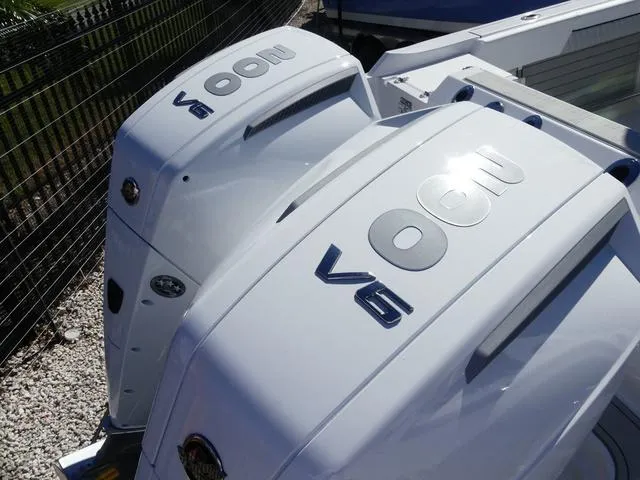 Slide: The Image of Blackfin 252 CC 2025 - 8