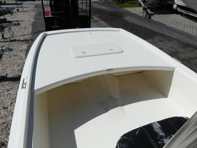 Slide: The Image of 2014 Mako Pro 17 Skiff CC boat deck, white finish, outdoor display. - 9