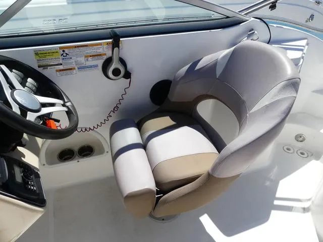 Slide: The Image of Captain's seat in 2018 Hurricane SD 2200 OB boat cockpit. - 10
