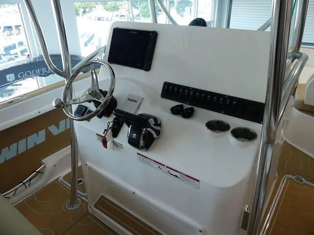 Slide: The Image of Twin Vee 240 Center Console STX 2025 - 9