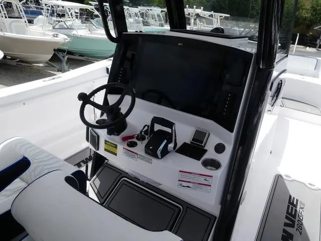 Slide: The Image of Twin Vee 280 GFX2 2025 - 13