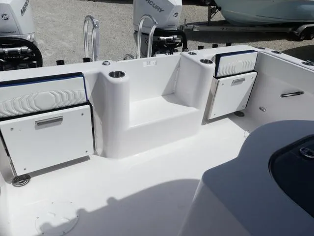 Slide: The Image of Twin Vee 280 GFX2 2025 - 16