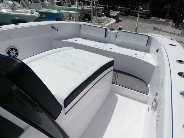 Slide: The Image of Twin Vee 280 GFX2 2025 - 19