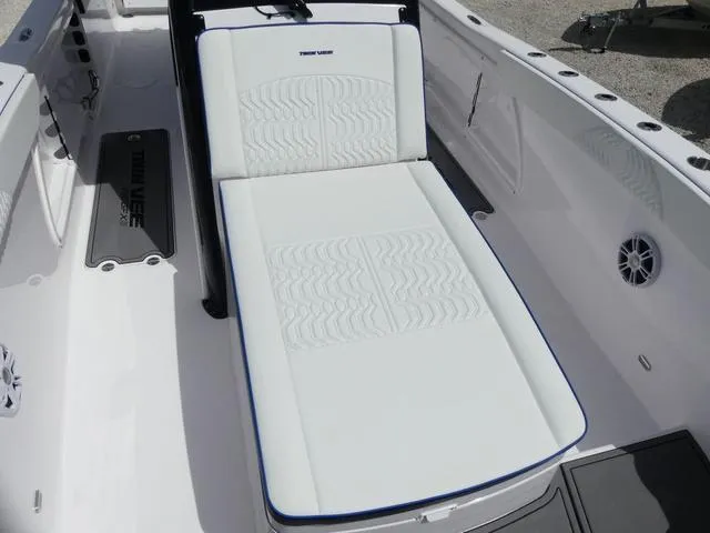 Slide: The Image of Twin Vee 280 GFX2 2025 - 21