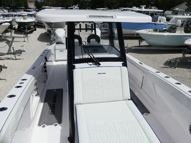 Slide: The Image of Twin Vee 280 GFX2 2025 - 22