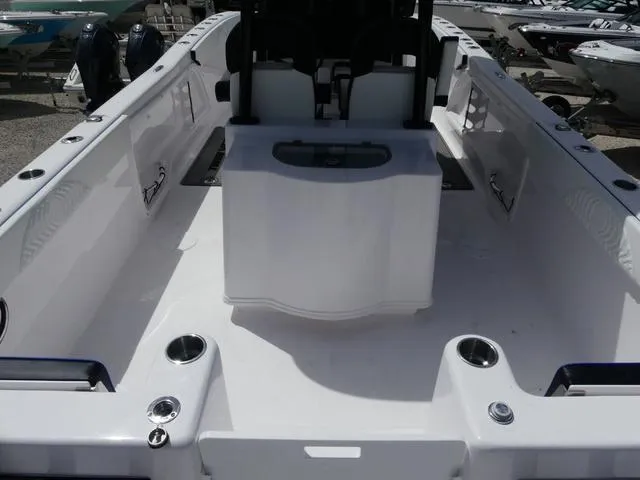 Slide: The Image of Twin Vee 280 GFX2 2025 - 8