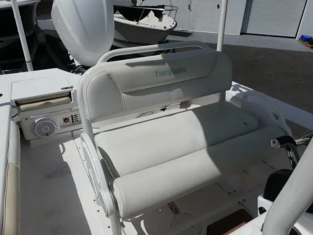 Slide: The Image of Everglades 243 Center Console 2018 - 10