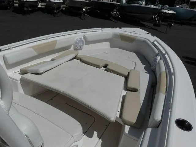 Slide: The Image of Everglades 243 Center Console 2018 - 14