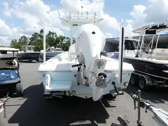 Slide: The Image of Everglades 243 Center Console 2018 - 4