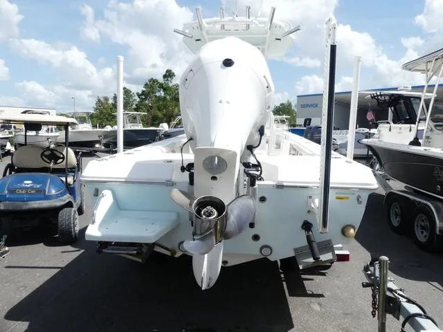 Slide: The Image of Everglades 243 Center Console 2018 - 5