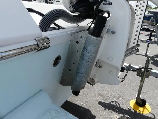 Slide: The Image of Everglades 243 Center Console 2018 - 6