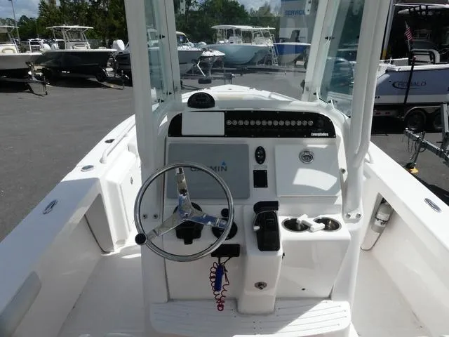 Slide: The Image of Everglades 243 Center Console 2018 - 8