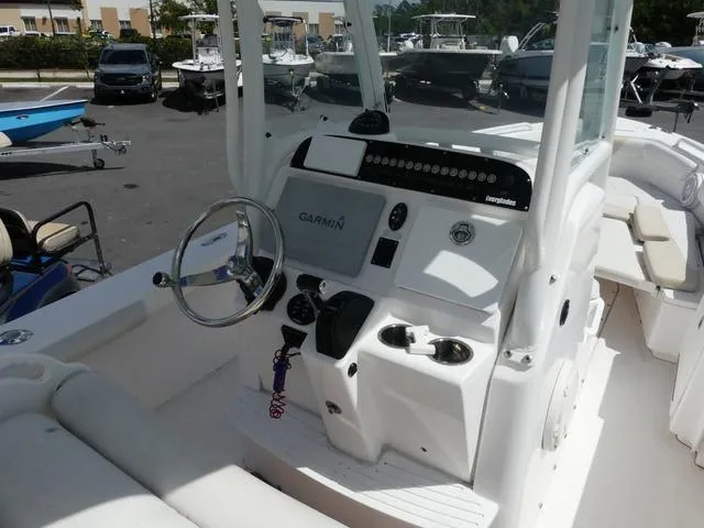Slide: The Image of Everglades 243 Center Console 2018 - 9