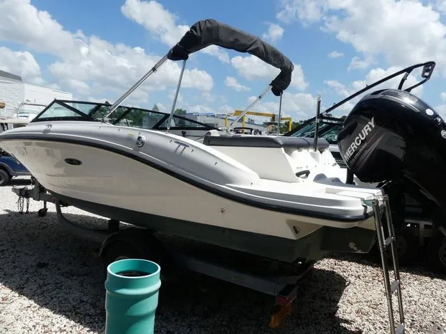 Slide: The Image of Sea Ray 19 SPX 2016 - 3