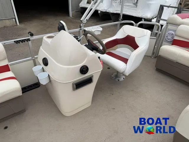 Slide: The Image of 2006 Sun Tracker Party Barge 20 Pontoon interior with steering console and seating. - 17
