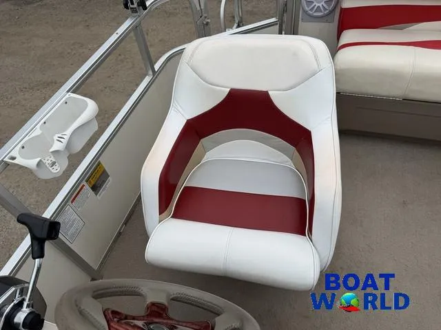 Slide: The Image of Captain's chair on 2006 Sun Tracker Party Barge 20 Pontoon boat. - 19