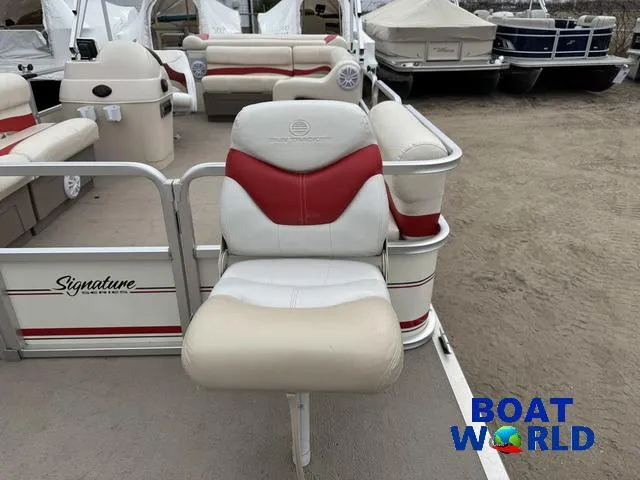 Slide: The Image of 2006 Sun Tracker Party Barge 20 Pontoon with red and white seating at Boat World. - 9