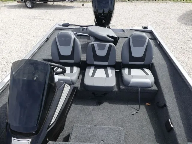 Slide: The Image of Lowe Stinger 195 Bass 2025 - 13