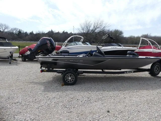 Slide: The Image of Lowe Stinger 195 Bass 2025 - 5