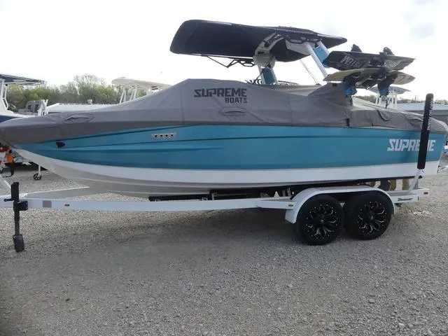 Slide: The Image of Supreme SUPREME S220 2023 - 1