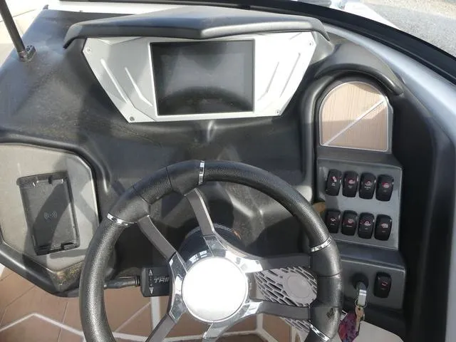 Slide: The Image of Supreme SUPREME S220 2023 - 6