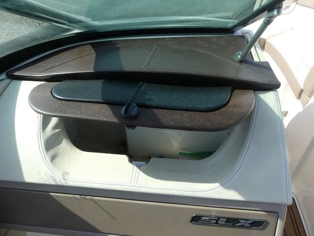 Slide: The Image of Sea Ray SLX 2012 - 10