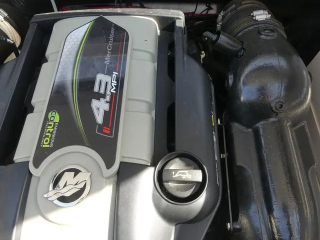 Slide: The Image of Sea Ray SLX 2012 - 18