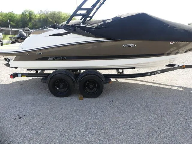 Slide: The Image of Sea Ray SLX 2012 - 4