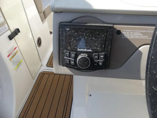 Slide: The Image of Sea Ray SLX 2012 - 7