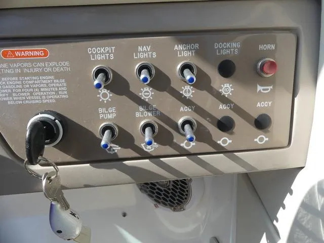 Slide: The Image of Sea Ray SLX 2012 - 8