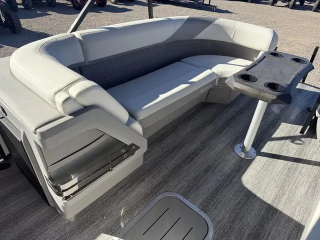 Slide: The Image of Bennington M Swingback 24 MSB 2025 - 4