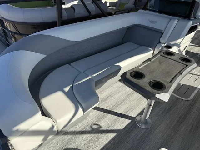 Slide: The Image of Bennington M Swingback 24 MSB 2025 - 5