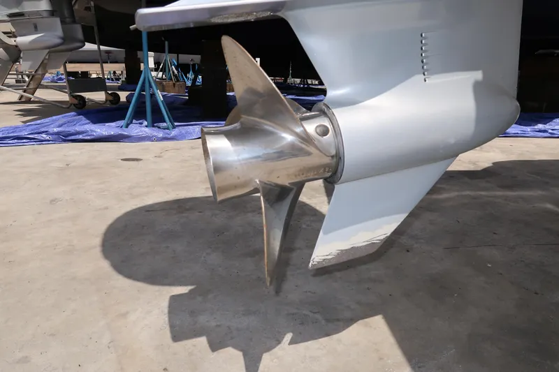 Slide: The Image of Propeller of 2022 Monterey 275 Super Sport boat on dry dock. - 18