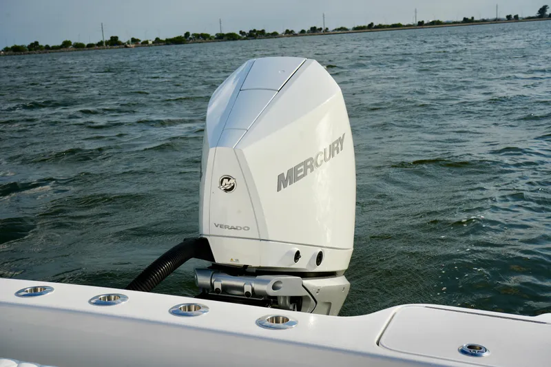 Slide: The Image of Reef Runner 23 - Mercury Engine - 10