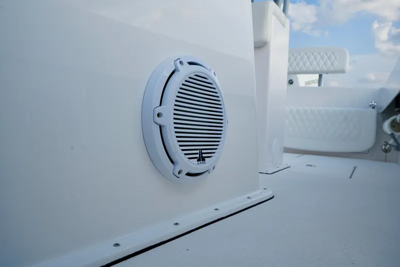 Slide: The Image of Reef Runner 23 - Deck Equipment - 22