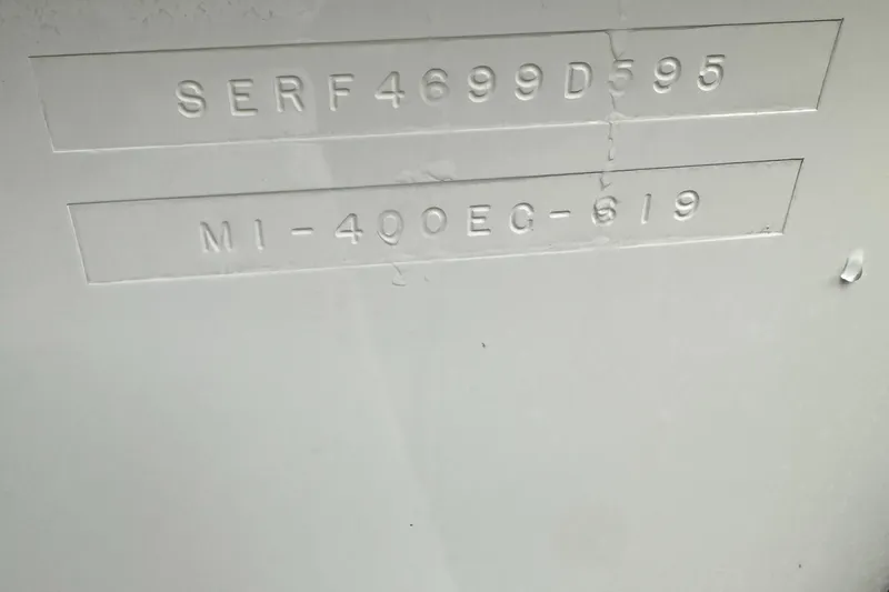 Slide: The Image of 1995 Sea Ray 400 Express Cruiser hull identification number on white surface. - 29