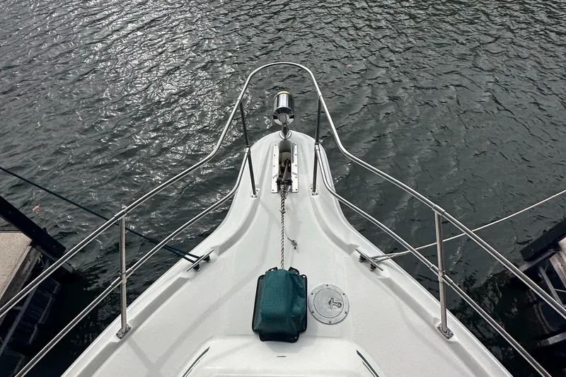 Slide: The Image of Bow view of 1995 Sea Ray 400 Express Cruiser on water. - 6