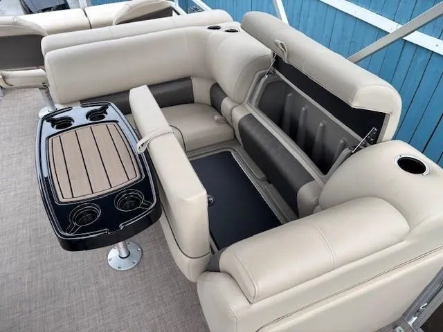 Slide: The Image of 2022 Sun Tracker SportFish 22 XP3 boat interior with beige seating and black table. - 27
