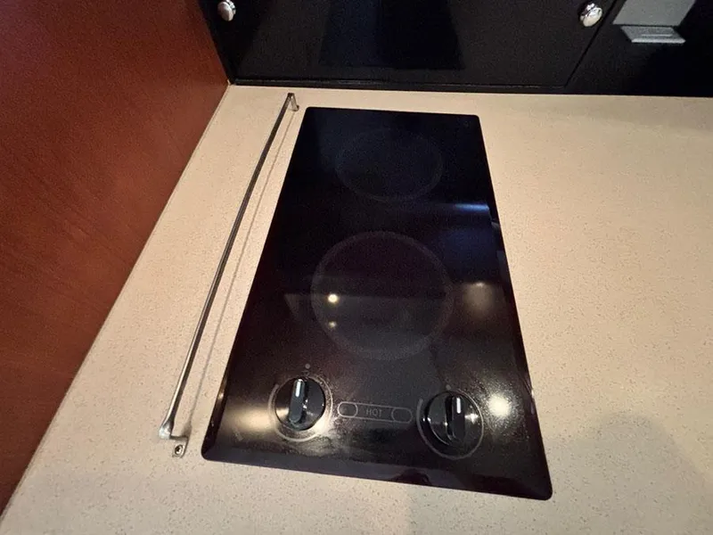 Slide: The Image of Built-in stovetop on 2004 Chaparral 350 Signature yacht kitchen counter. - 17