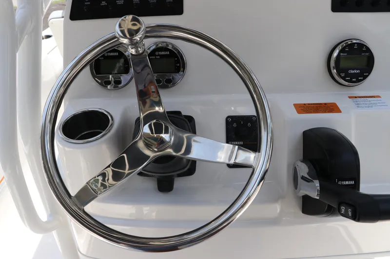 Slide: The Image of Steering console of 2025 Robalo 206 Cayman boat with Yamaha controls. - 20