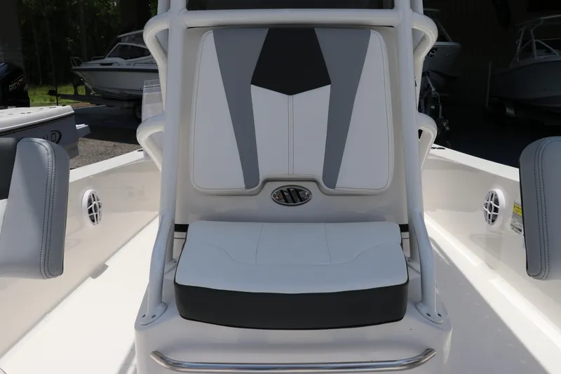 Slide: The Image of 2025 Robalo 206 Cayman boat seat with modern design and white-gray upholstery. - 22