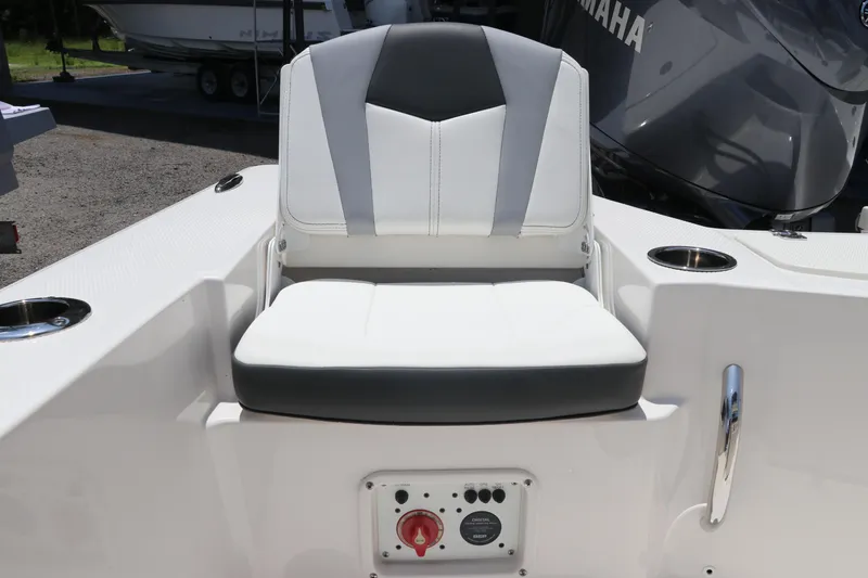 Slide: The Image of 2025 Robalo 206 Cayman boat seat with cup holders and control panel. - 7