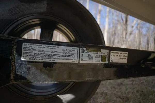 Slide: The Image of Trailer label for 2017 Correct Craft Super Air Nautique GS, showing specifications and safety information. - 21