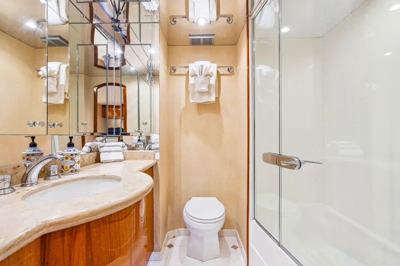 Slide: The Image of Hatteras 80 Motor Yacht 2005 - 52