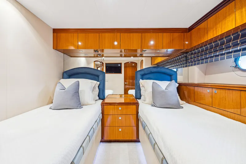 Slide: The Image of Hatteras 80 Motor Yacht 2005 - 53