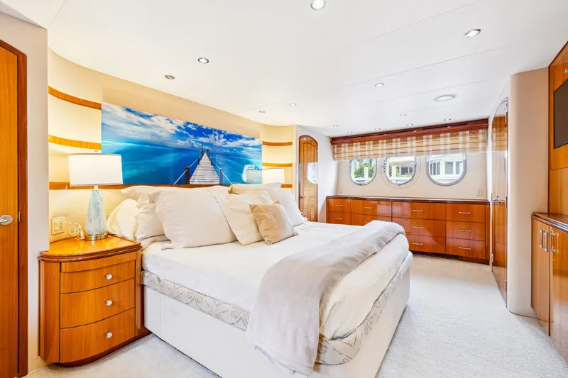 Slide: The Image of Hatteras 80 Motor Yacht 2005 - 56